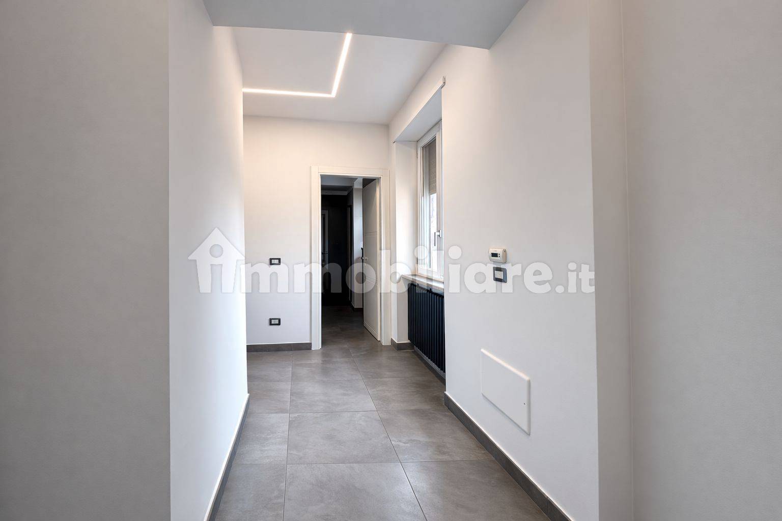 Čtyřpokojový byt s panoramatickou terasou v centru Scafati - 3