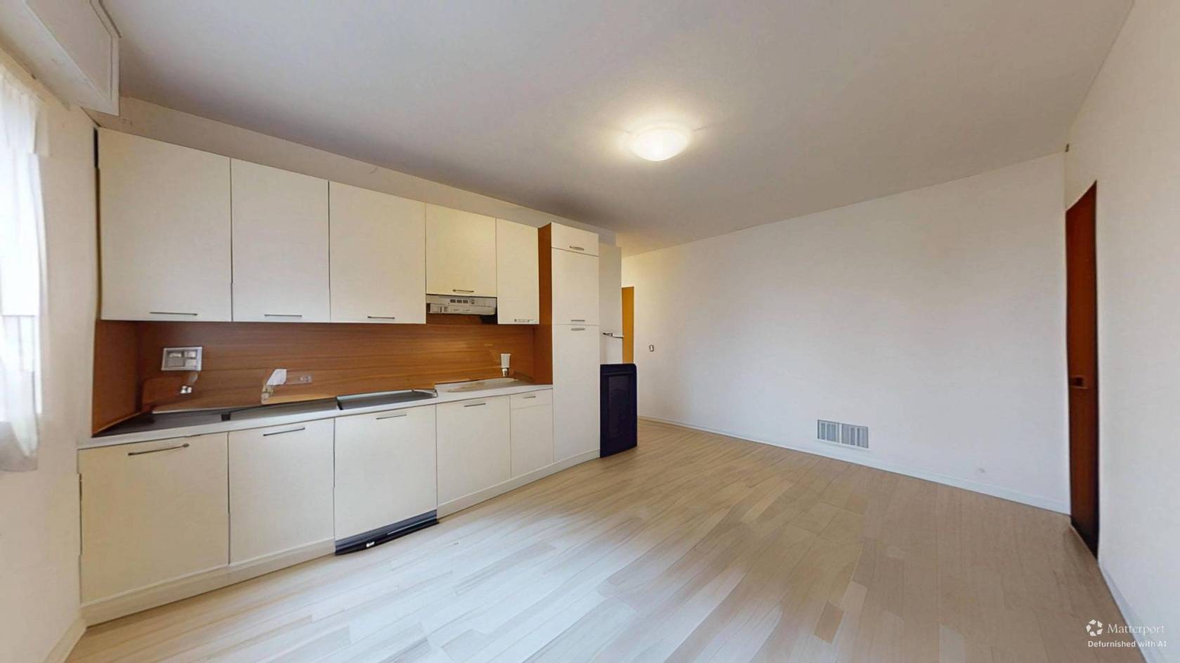 Renovated Two-Bedroom Apartment in Upgraded Building in Novi di Modena - 3