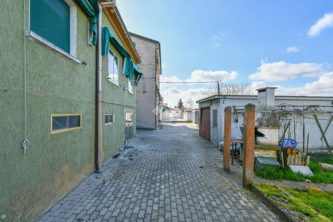 Two-Level Semi-Detached Home in Vigarano Mainarda - 2