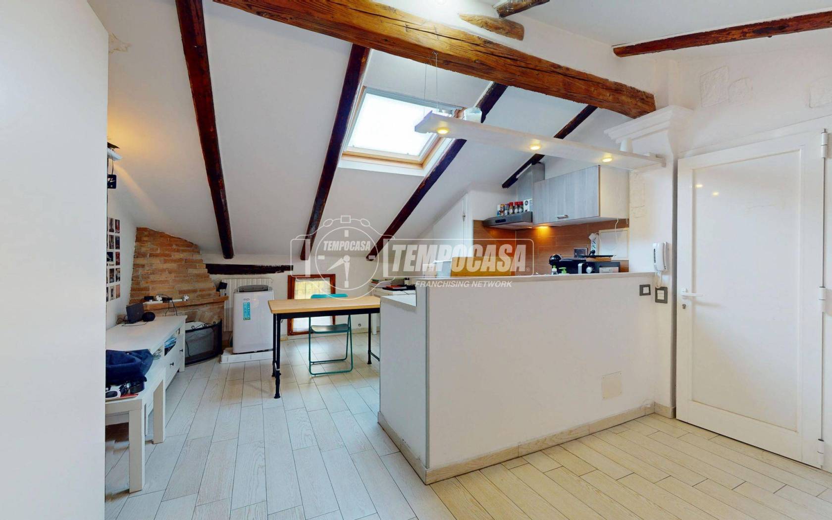 Studio Apartment with Small Terrace and Cellar on Via delle Borre