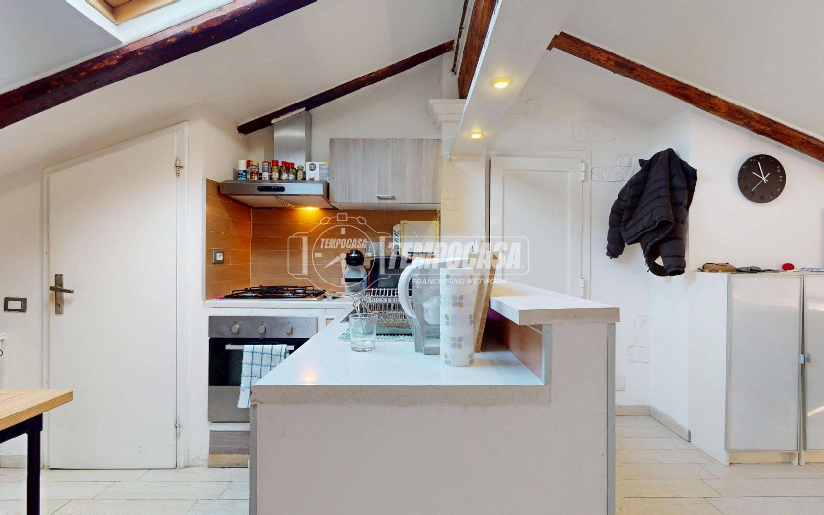 Studio Apartment with Small Terrace and Cellar on Via delle Borre - 3