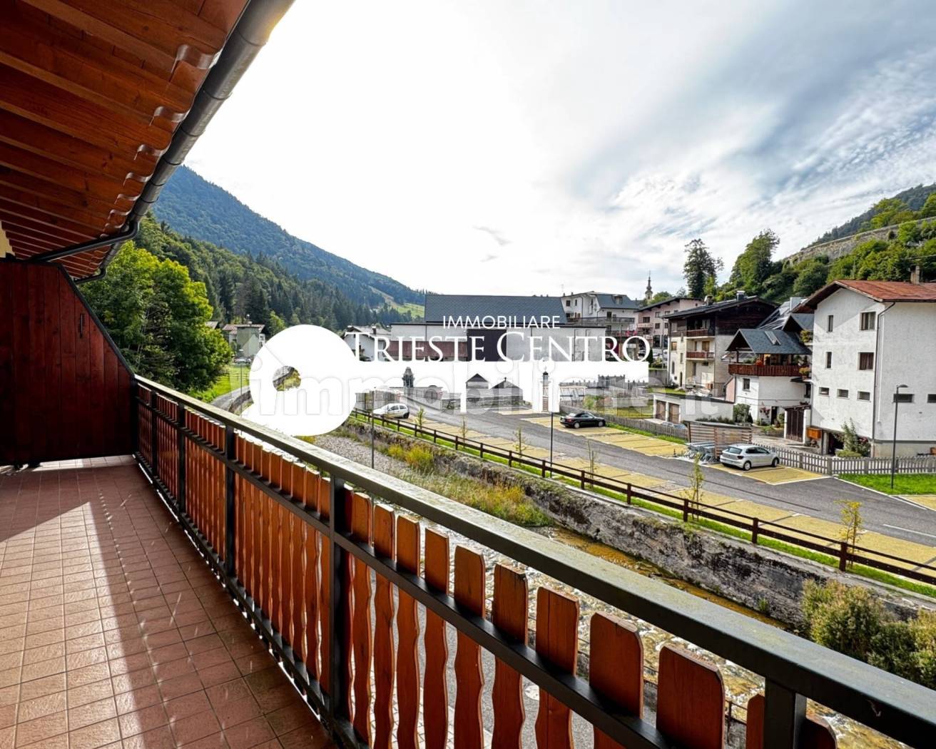 Apartmán 2+kk s panoramatickou terasou a garáží v Tarvisiu