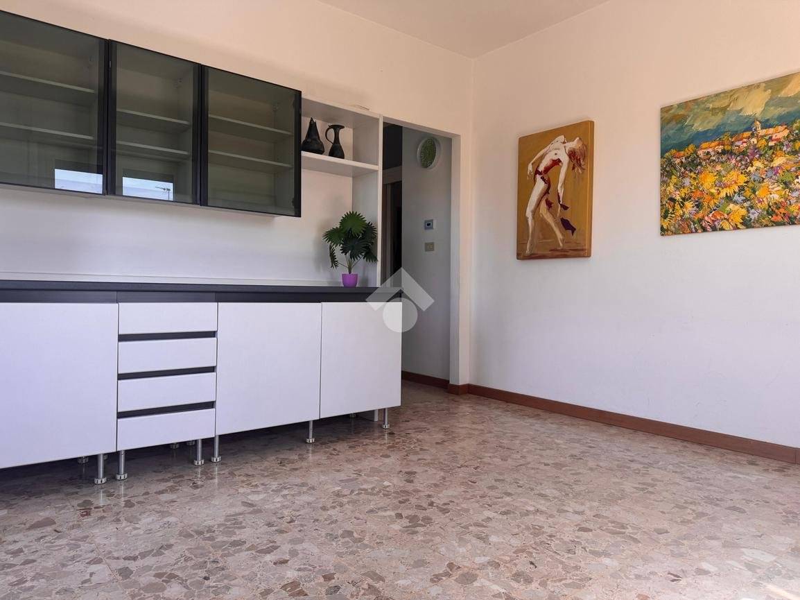 Three-Bedroom Apartment with Terrace in Udine Ospedale - 2