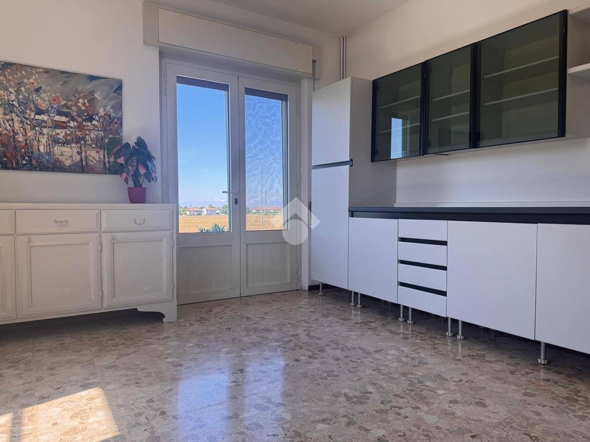 Three-Bedroom Apartment with Terrace in Udine Ospedale - 3