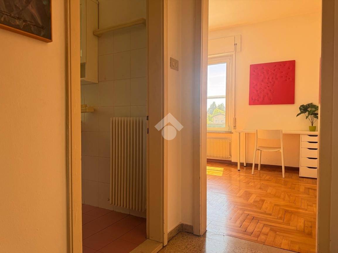 Three-Bedroom Apartment with Terrace in Udine Ospedale - 4