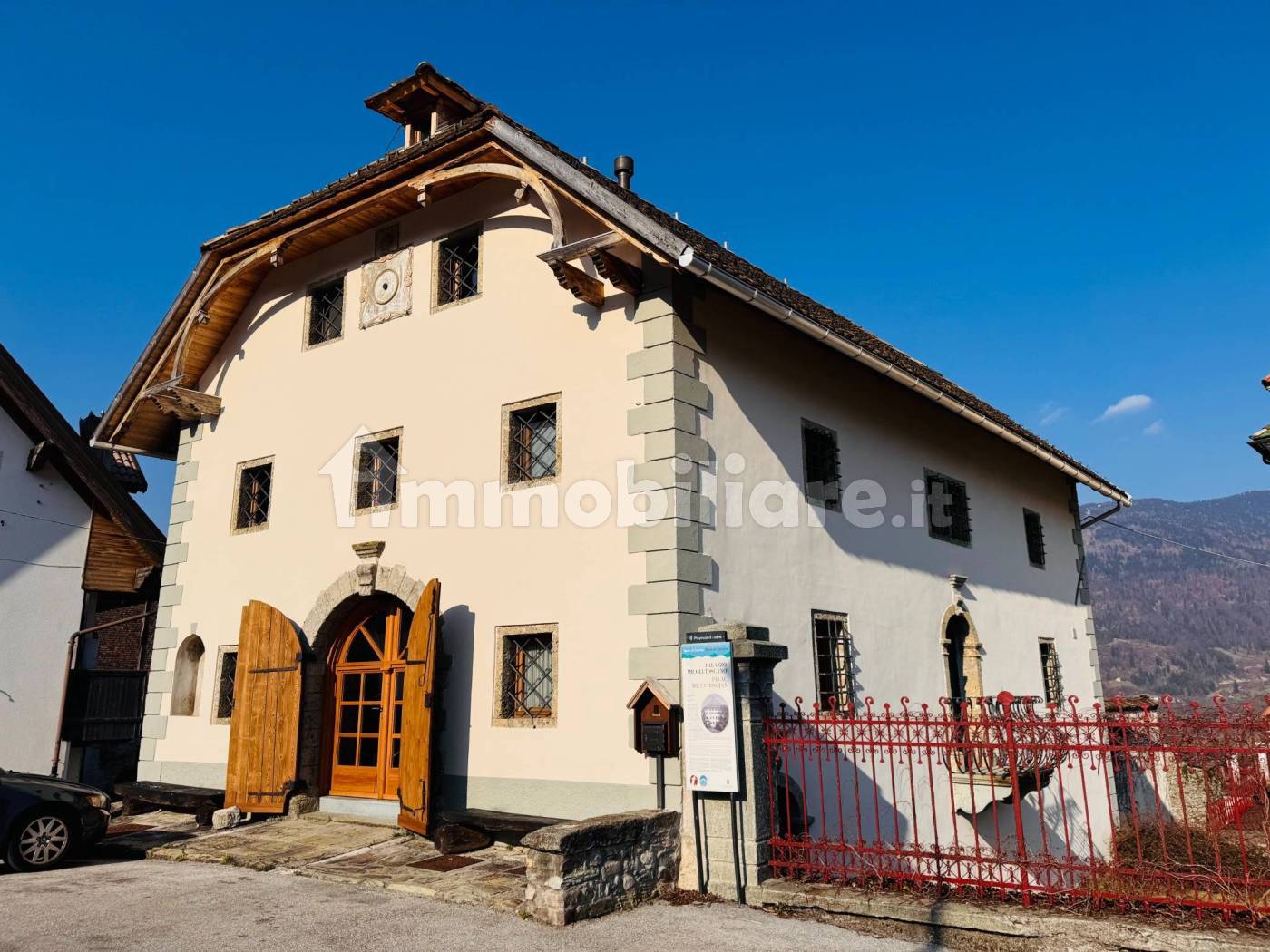 Zrekonstruovaná vila se zahradou v části Mione u Ovara