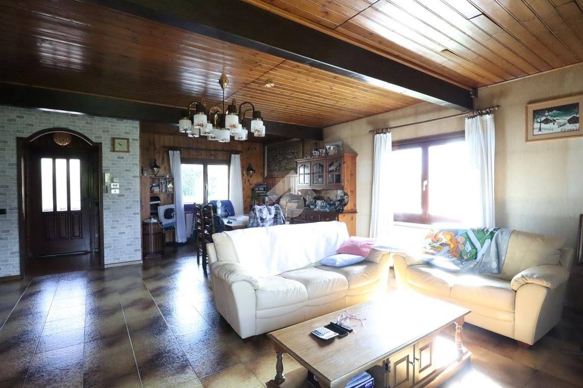 Detached Villa with Garden and Building Land in Tolmezzo - 4