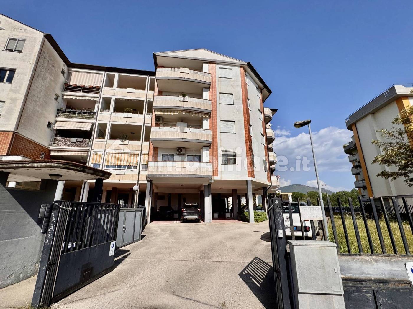Two-Bedroom Apartment in Latina Scalo - 5