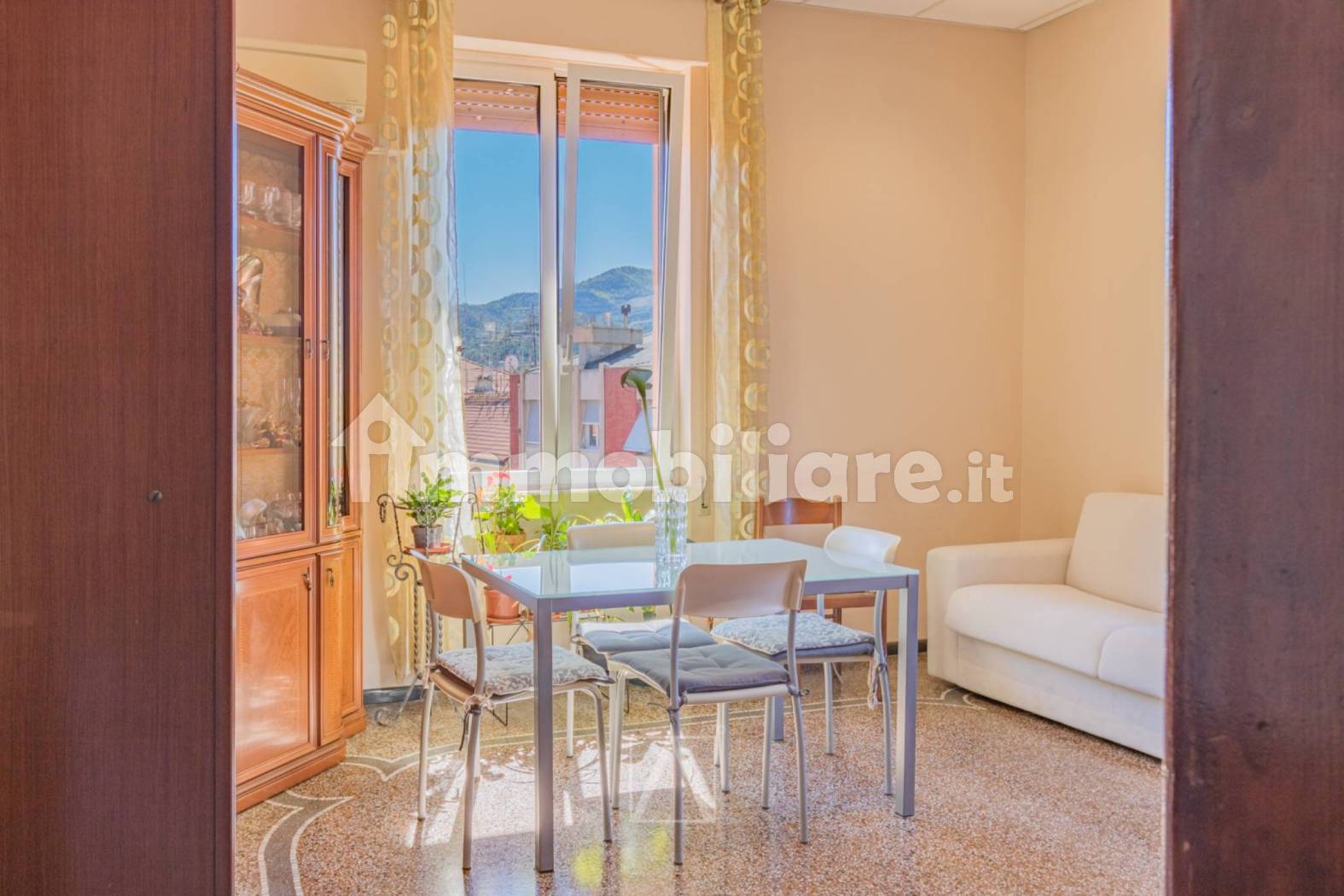 Bright Top-Floor Three-Room Apartment in Central Vado Ligure - 4