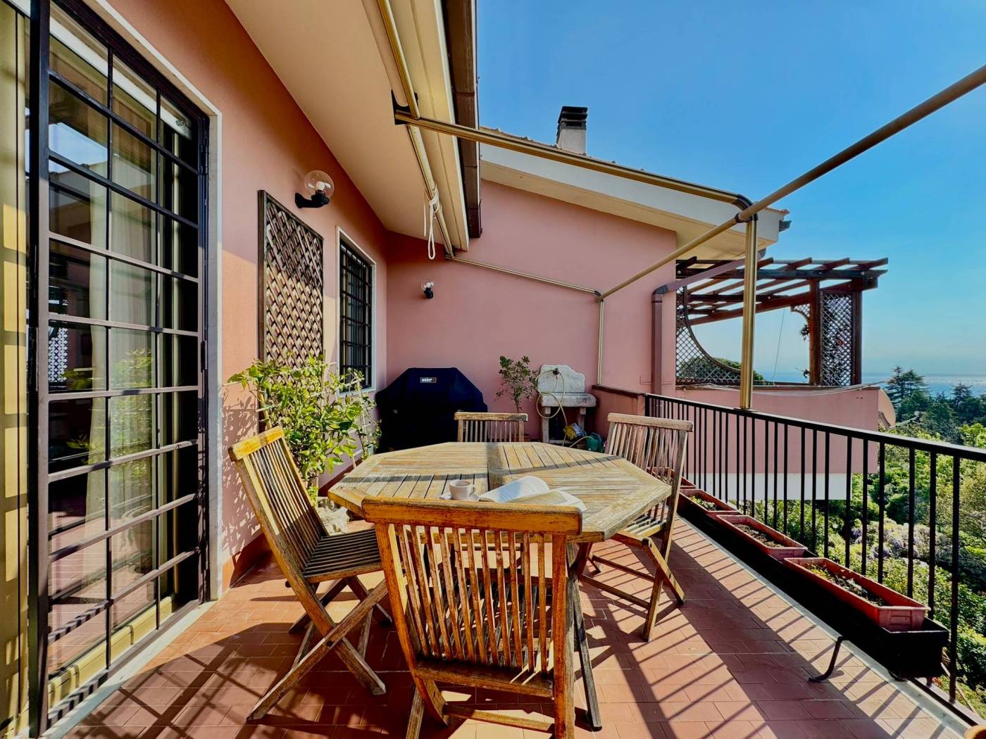 Two-Level Apartment with Sea-View Terraces in Varazze - 2