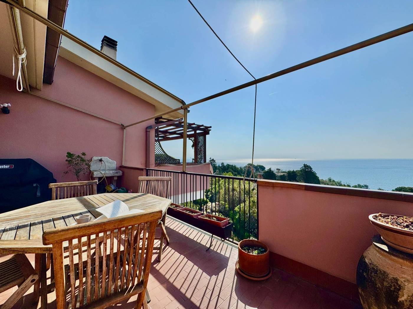 Two-Level Apartment with Sea-View Terraces in Varazze - 3