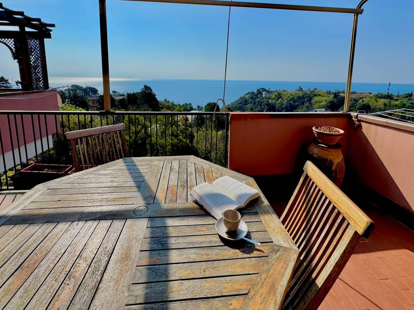 Two-Level Apartment with Sea-View Terraces in Varazze - 5