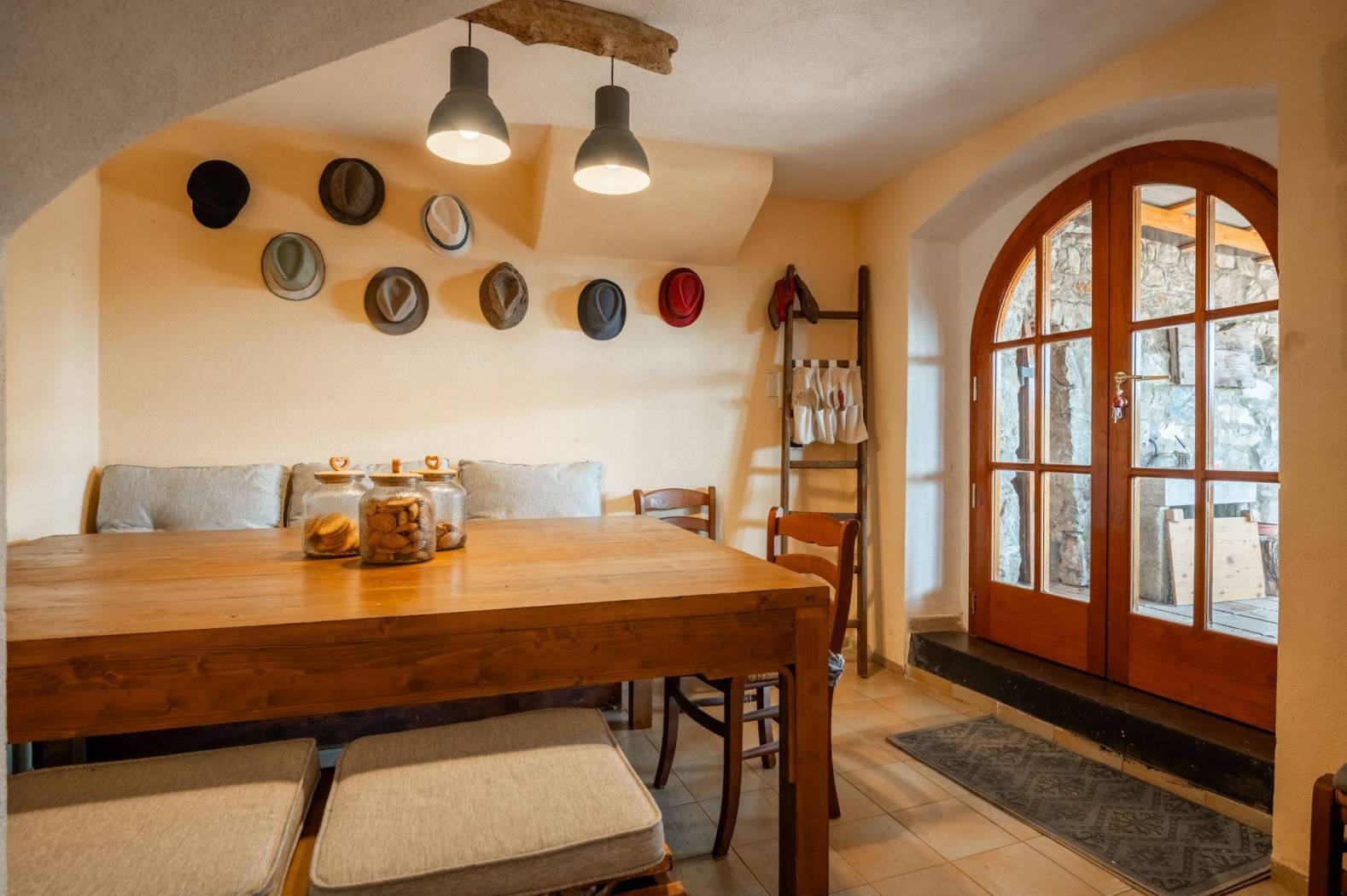 Detached Villa with Garden on the Leivi Hillside - 2