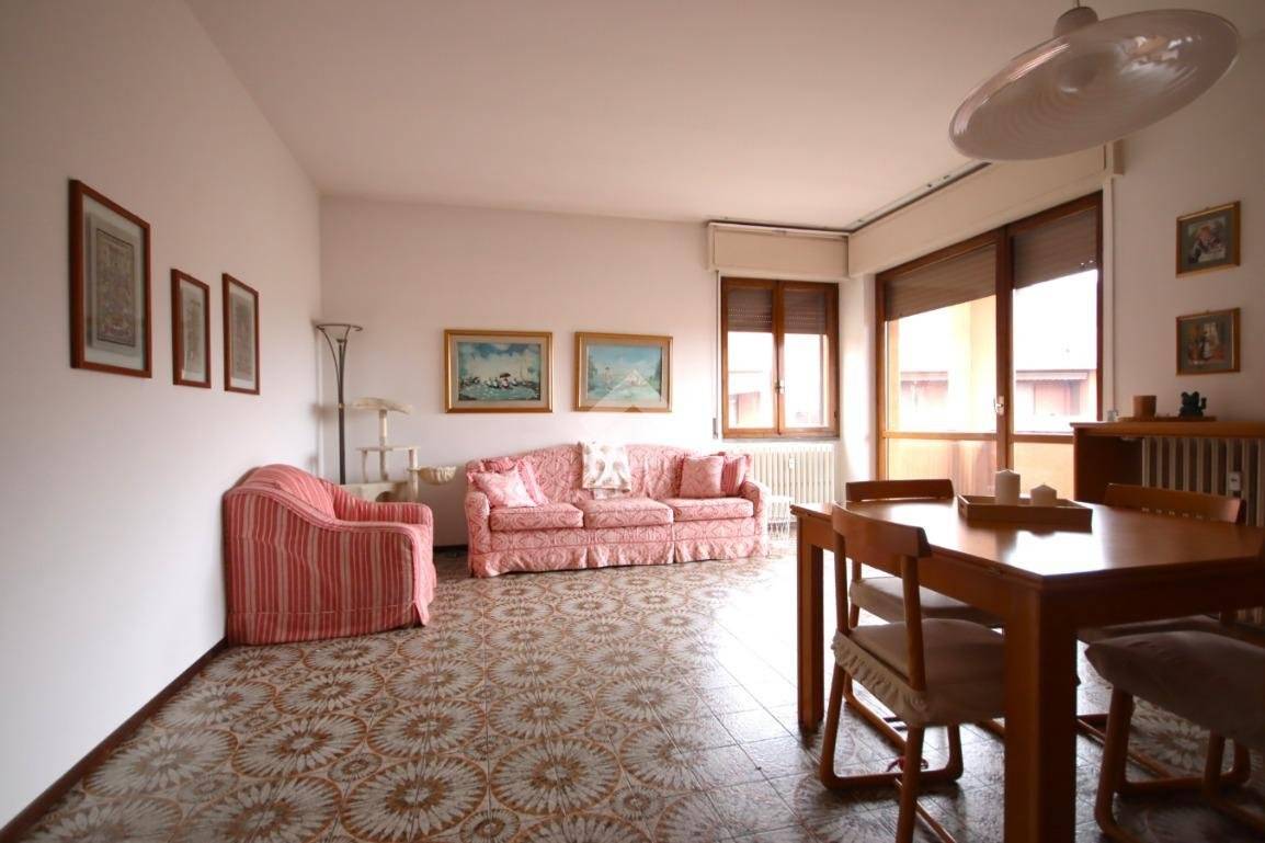 Top-Floor Four-Room Apartment with Covered Terrace in Barzano - 3