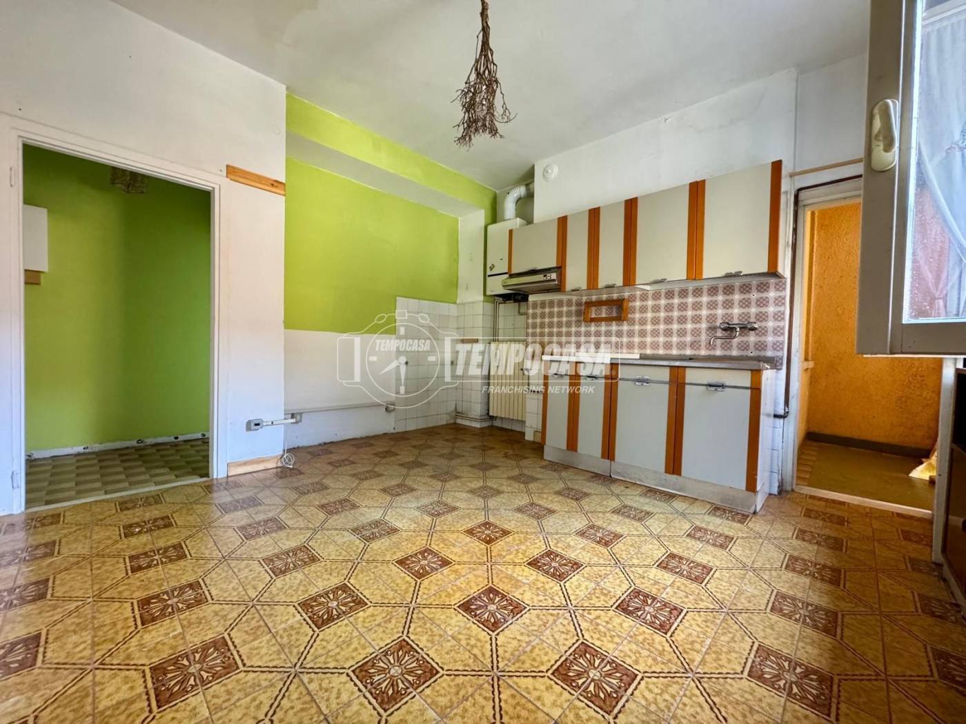 Three-Room Apartment with Attic Storage on Via Ugo Brunetti in Lodi - 2