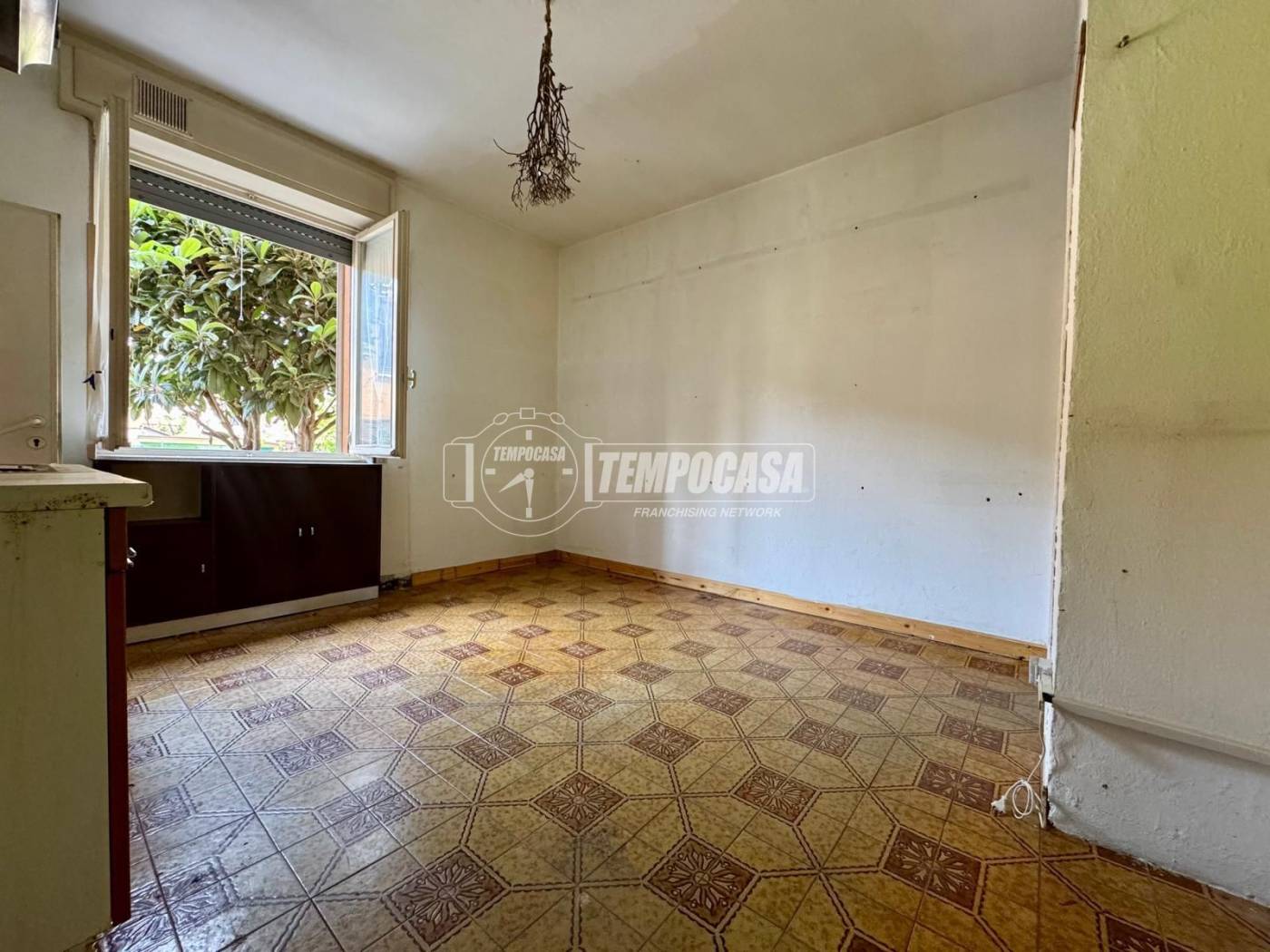 Three-Room Apartment with Attic Storage on Via Ugo Brunetti in Lodi - 3