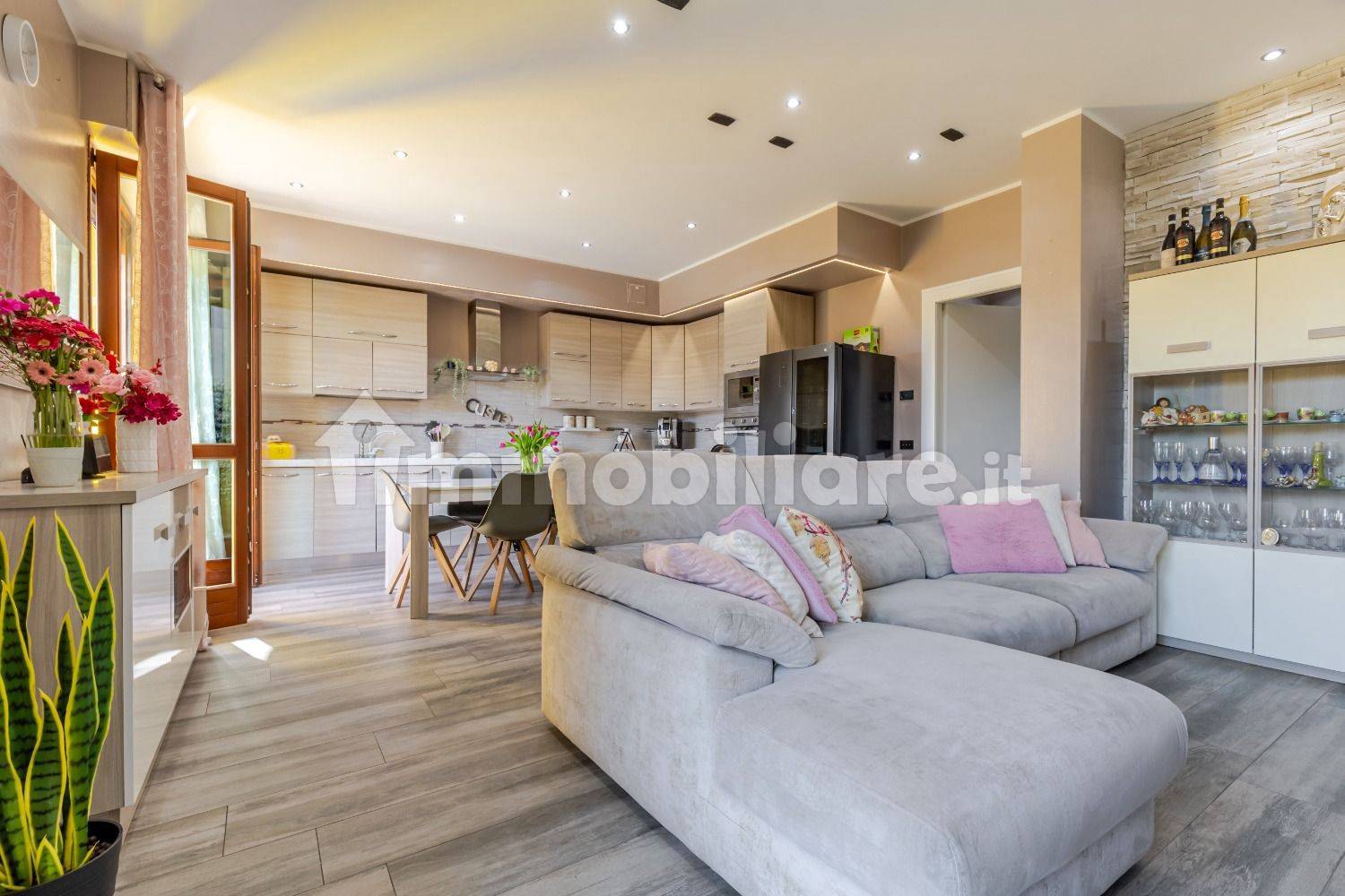 Renovated Semi-Independent Duplex Apartment in Lonate Ceppino - 2