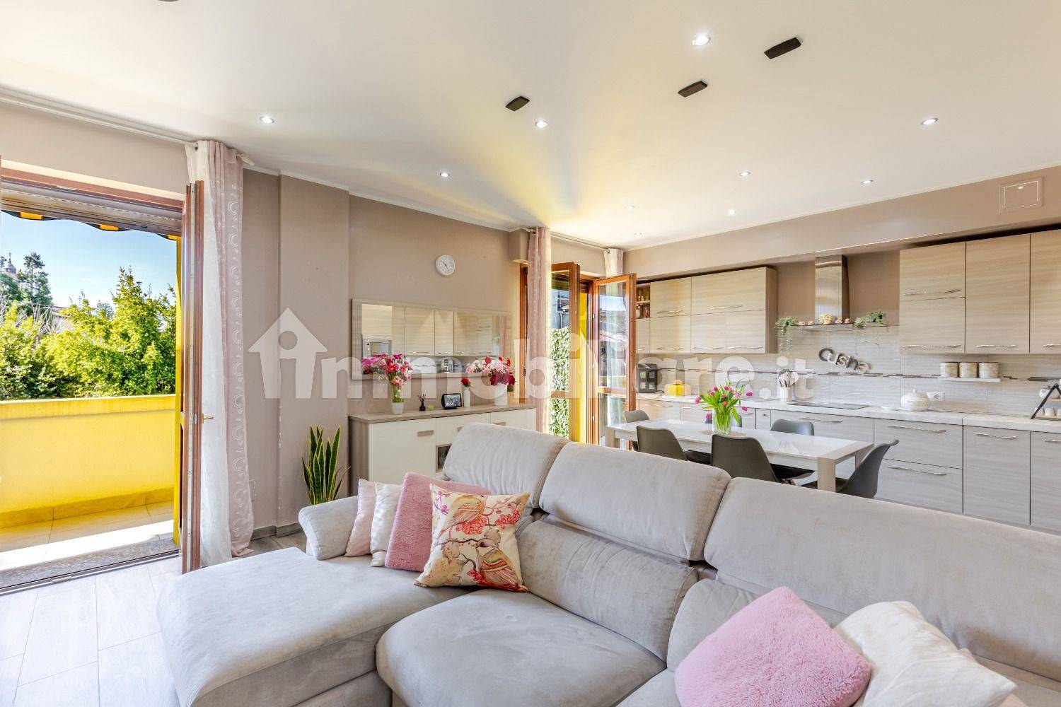 Renovated Semi-Independent Duplex Apartment in Lonate Ceppino - 3