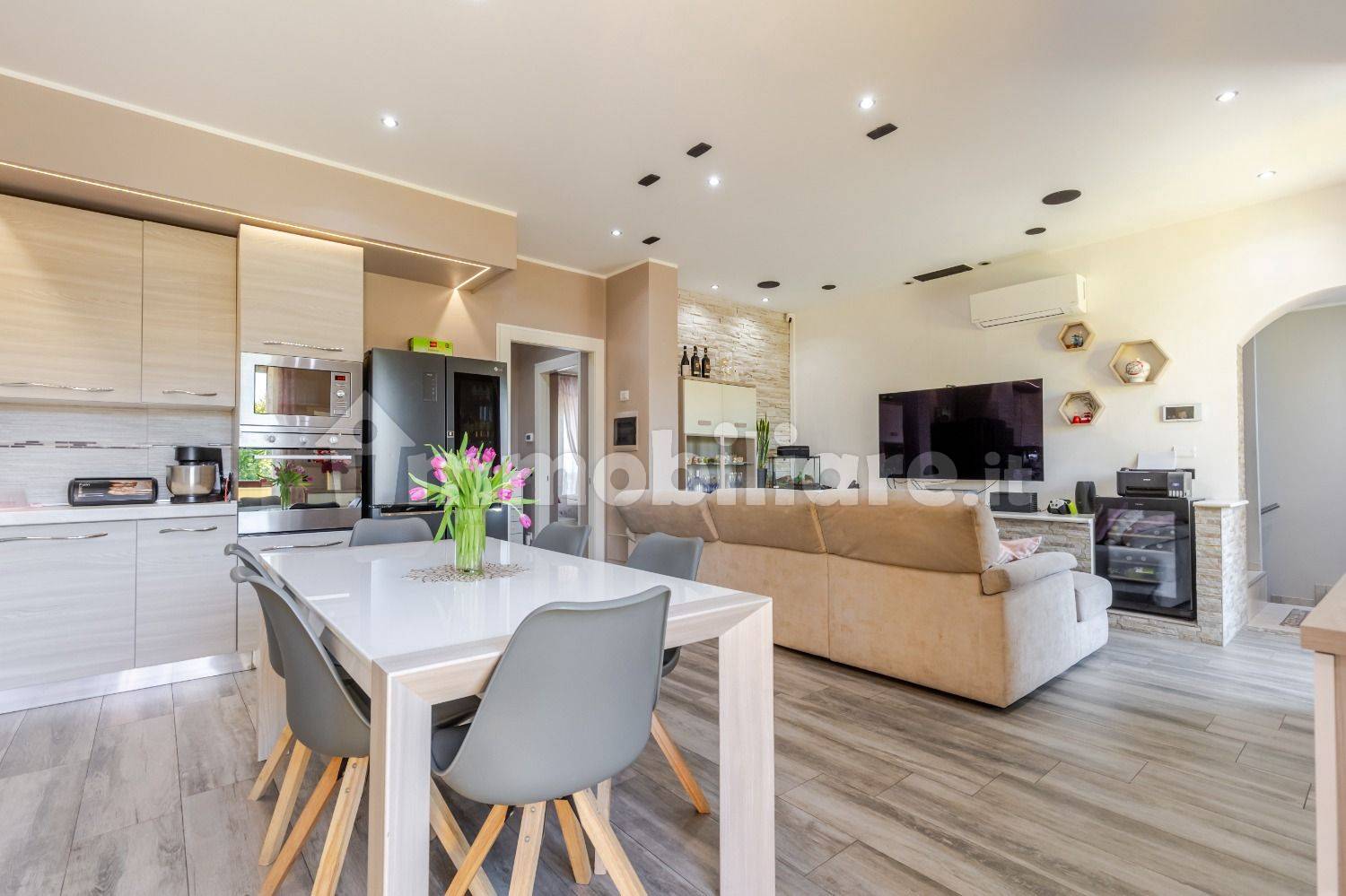 Renovated Semi-Independent Duplex Apartment in Lonate Ceppino - 5