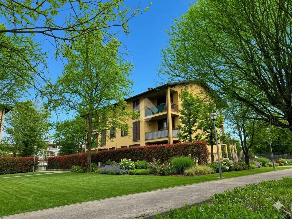 Top-Floor Two-Bedroom Apartment with Terrace and Double Garage in Osnago - 2