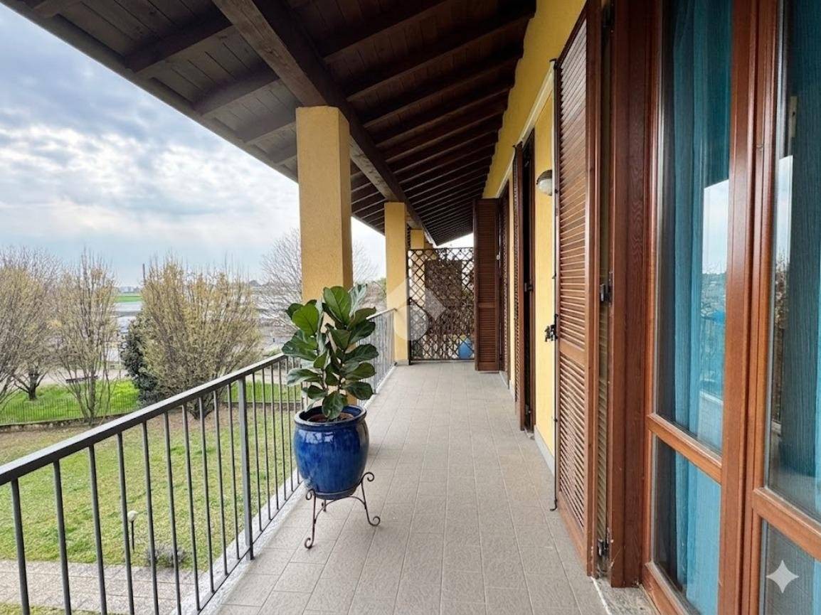 Top-Floor Two-Bedroom Apartment with Terrace and Double Garage in Osnago - 5