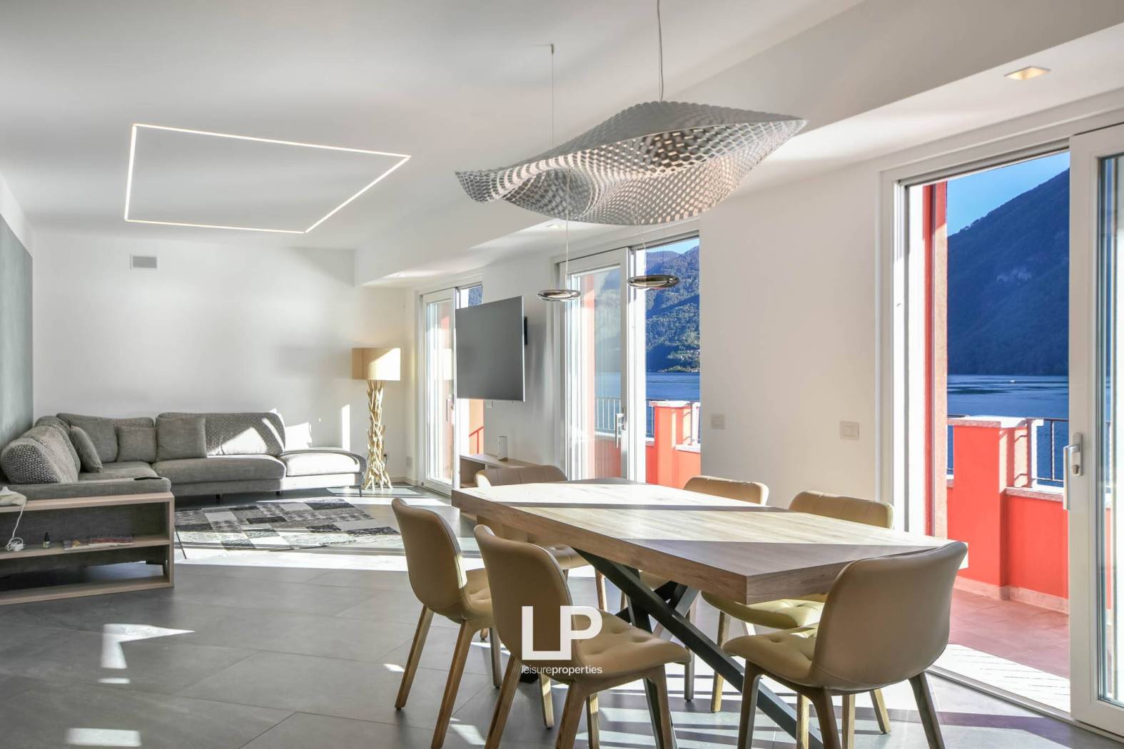 Exclusive Lakefront Apartment on Lake Lugano in Residenza Riviera - 2