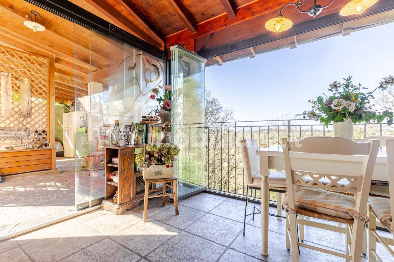Independent Three-Level Home with Veranda in Vedano Olona - 3