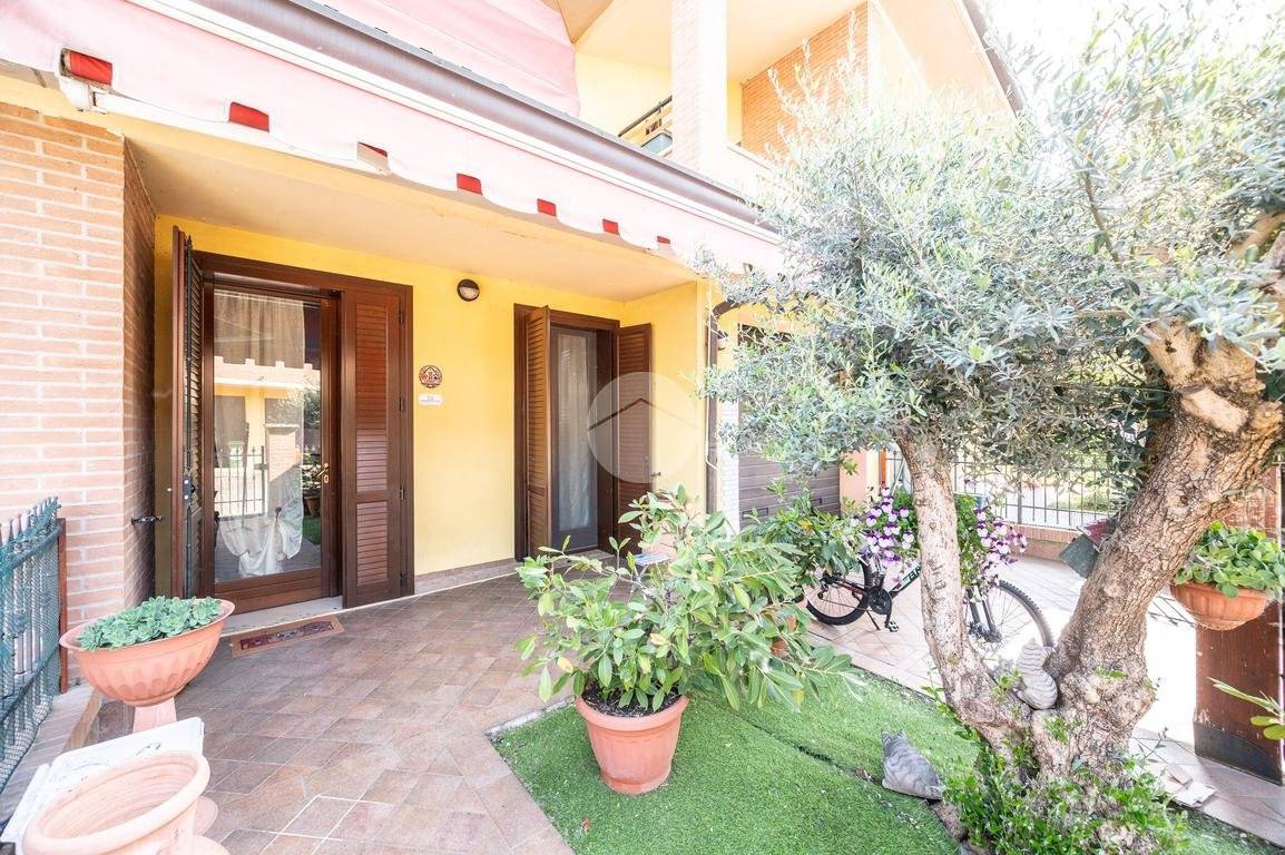 Modern Townhouse with Garden in Curtatone Eremo - 3