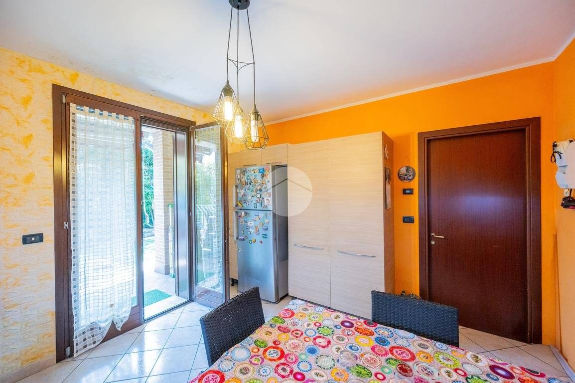Modern Townhouse with Garden in Curtatone Eremo - 4