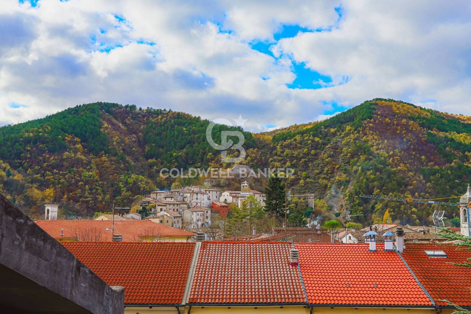 Detached Villa in Cantiano - 2