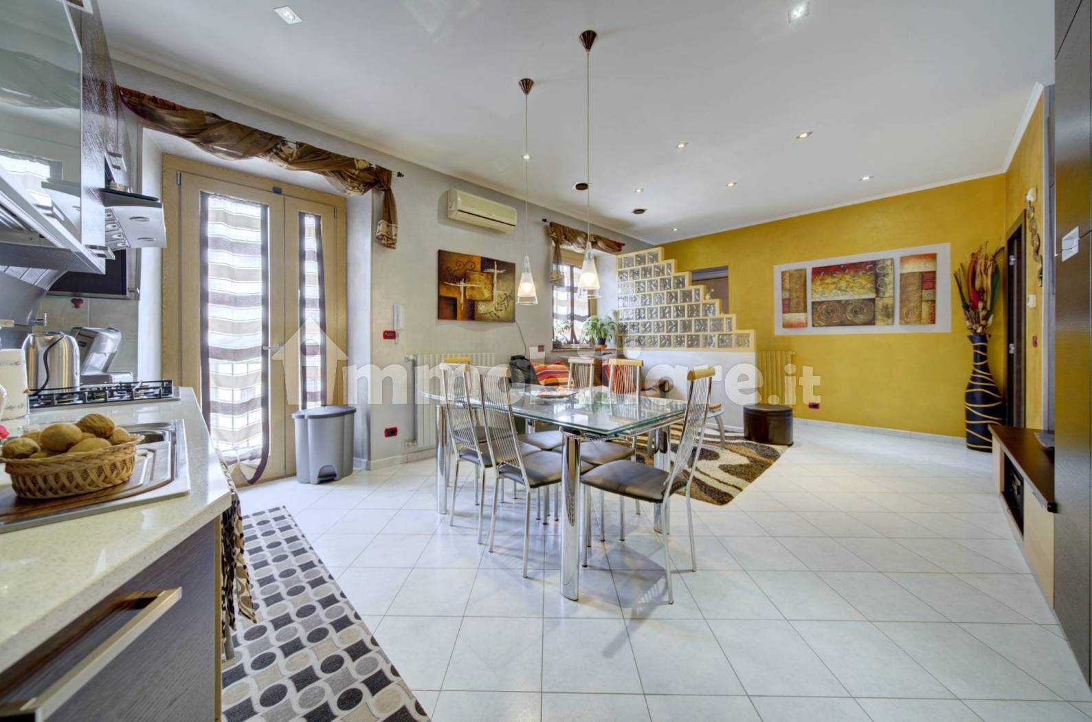 Renovated Three-Room Apartment with Three Balconies on Via Venaria in Turin - 2