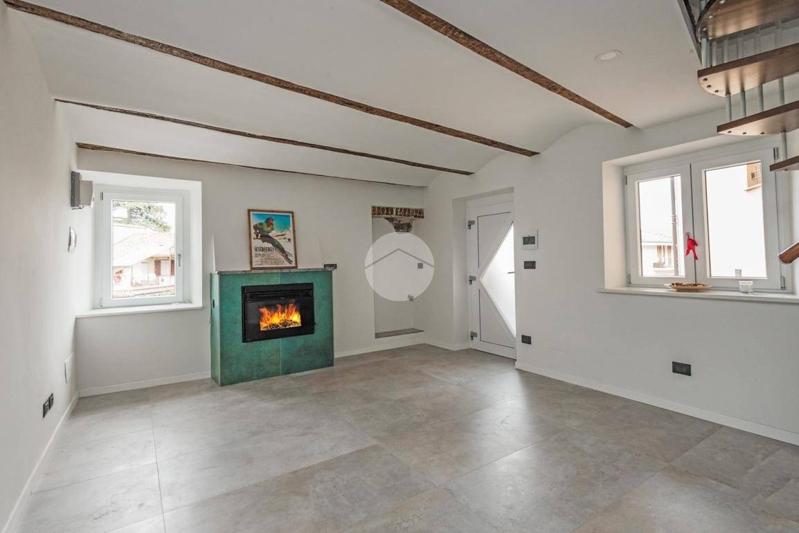 Renovated Semi-Detached House with Courtyard in Giaveno