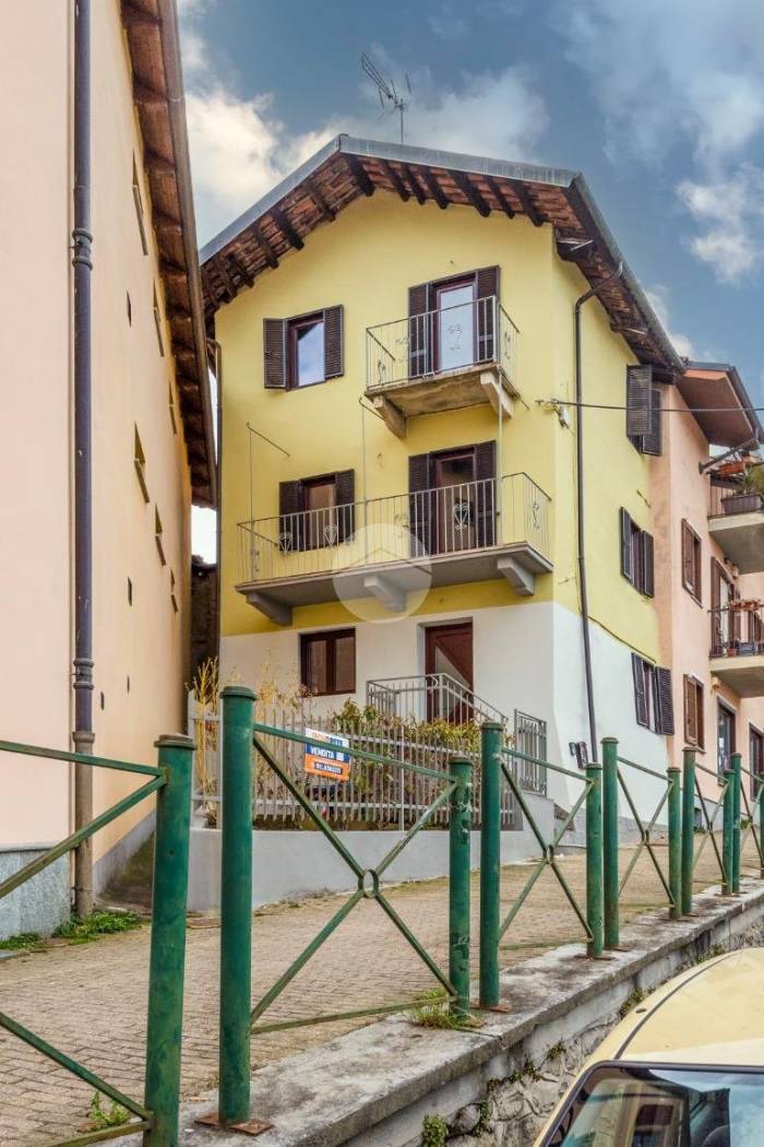 Renovated Semi-Detached House with Courtyard in Giaveno - 2