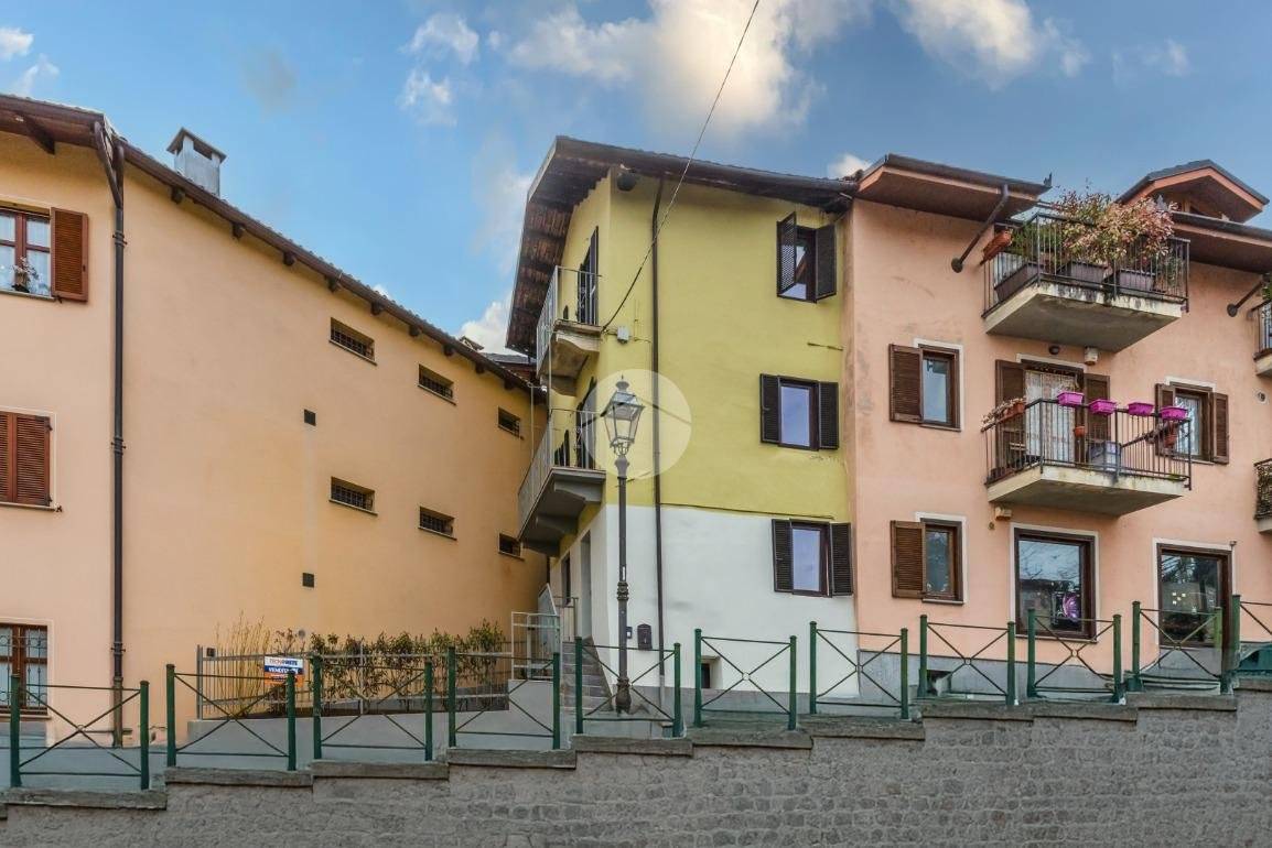 Renovated Semi-Detached House with Courtyard in Giaveno - 4