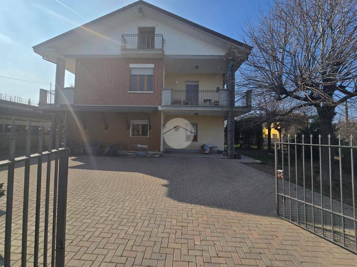 Panoramic Villa Over the Vineyards in Castiglione Tinella - 2