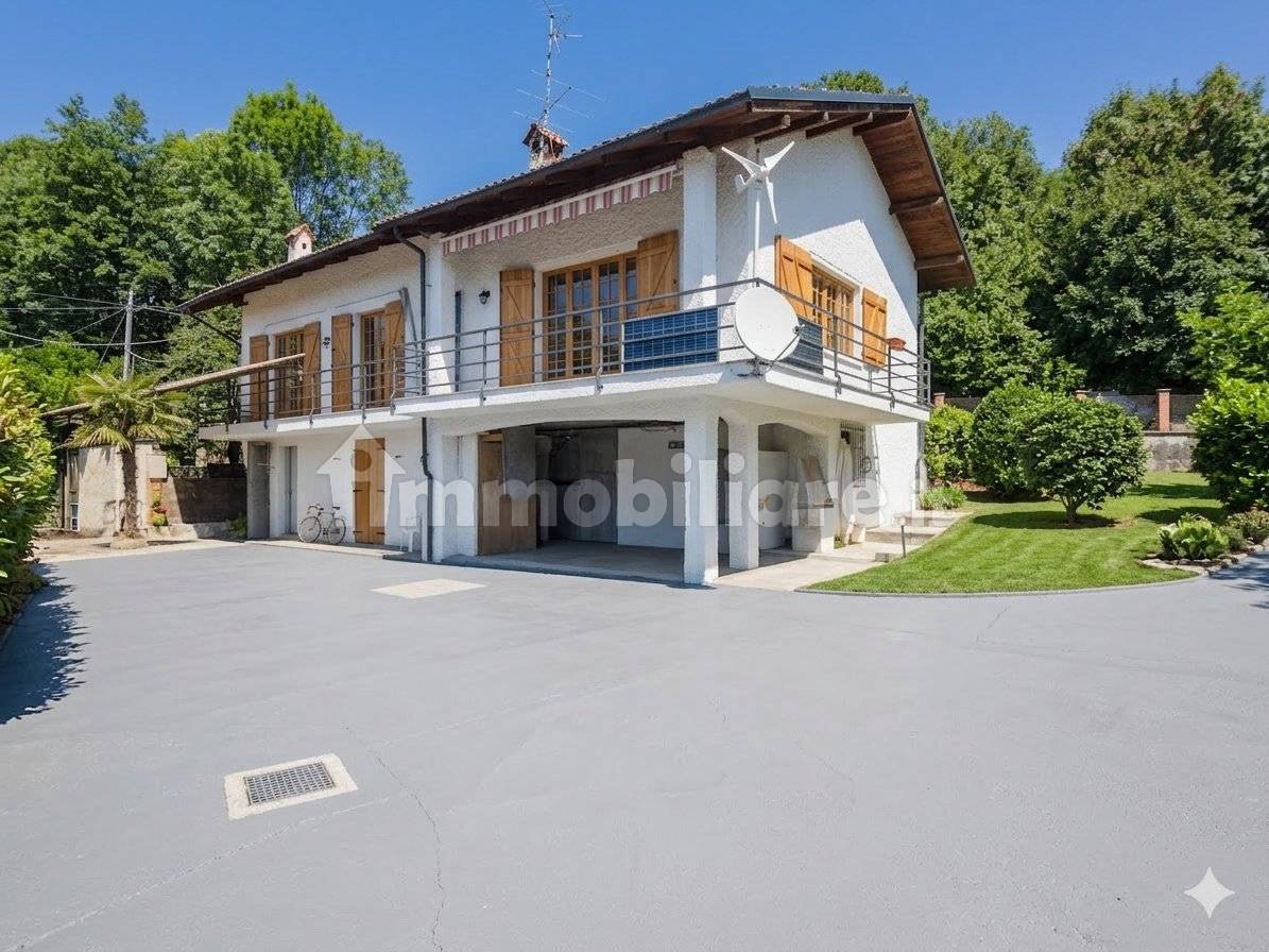 Villa with Land and Views in Lanzo Torinese - 3