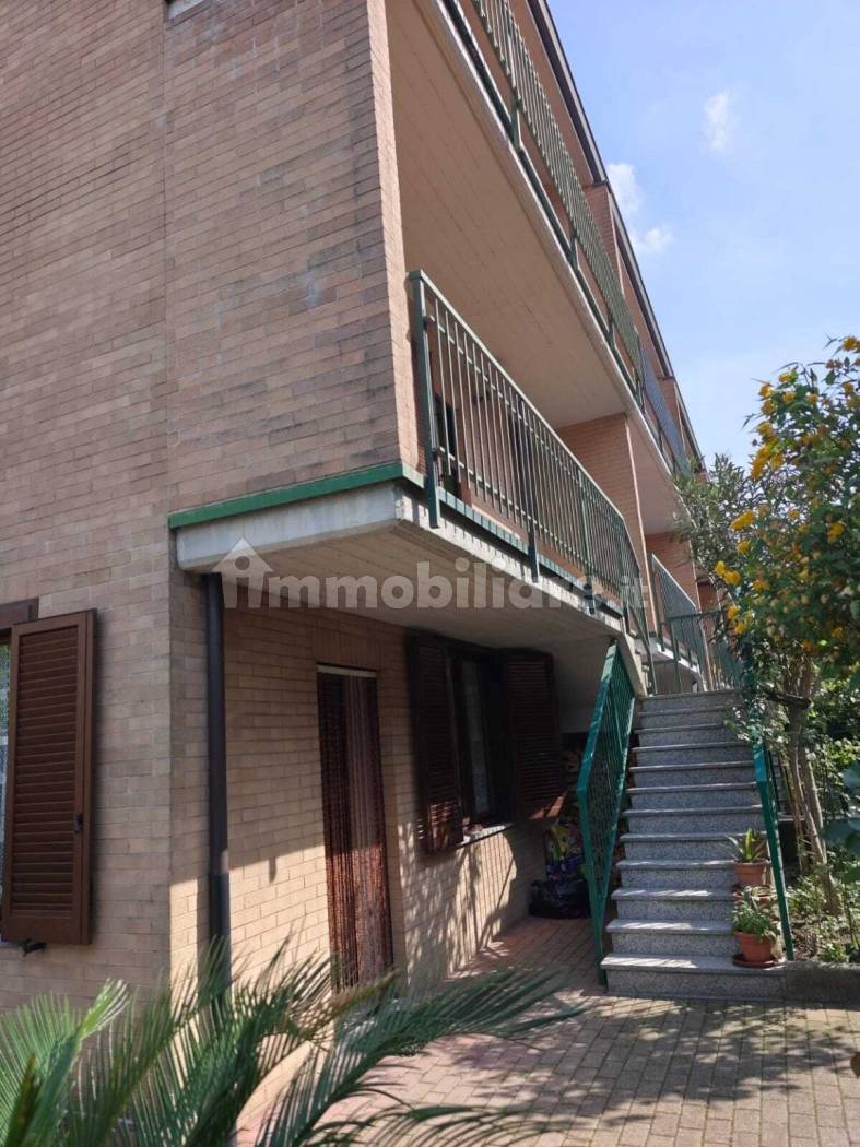 Terraced House with Garden and Garage in None - 3