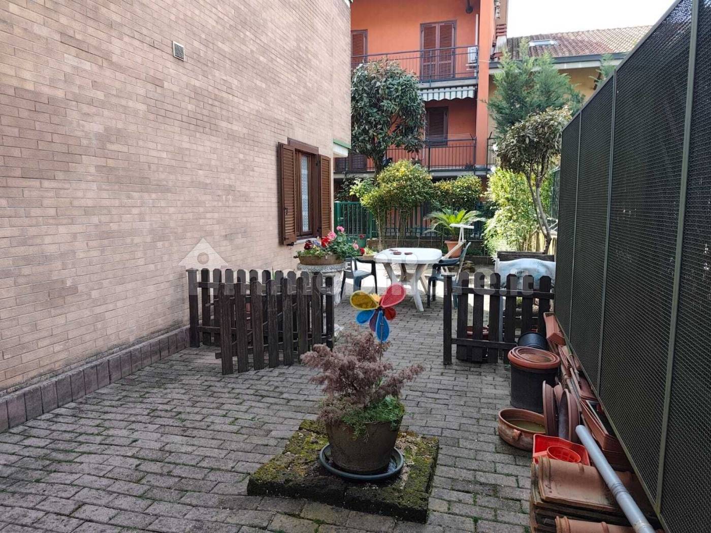 Terraced House with Garden and Garage in None - 4