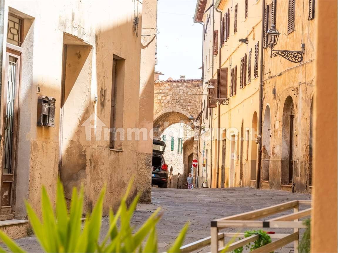 Byt s balkonem u dómu v Massa Marittima - 2