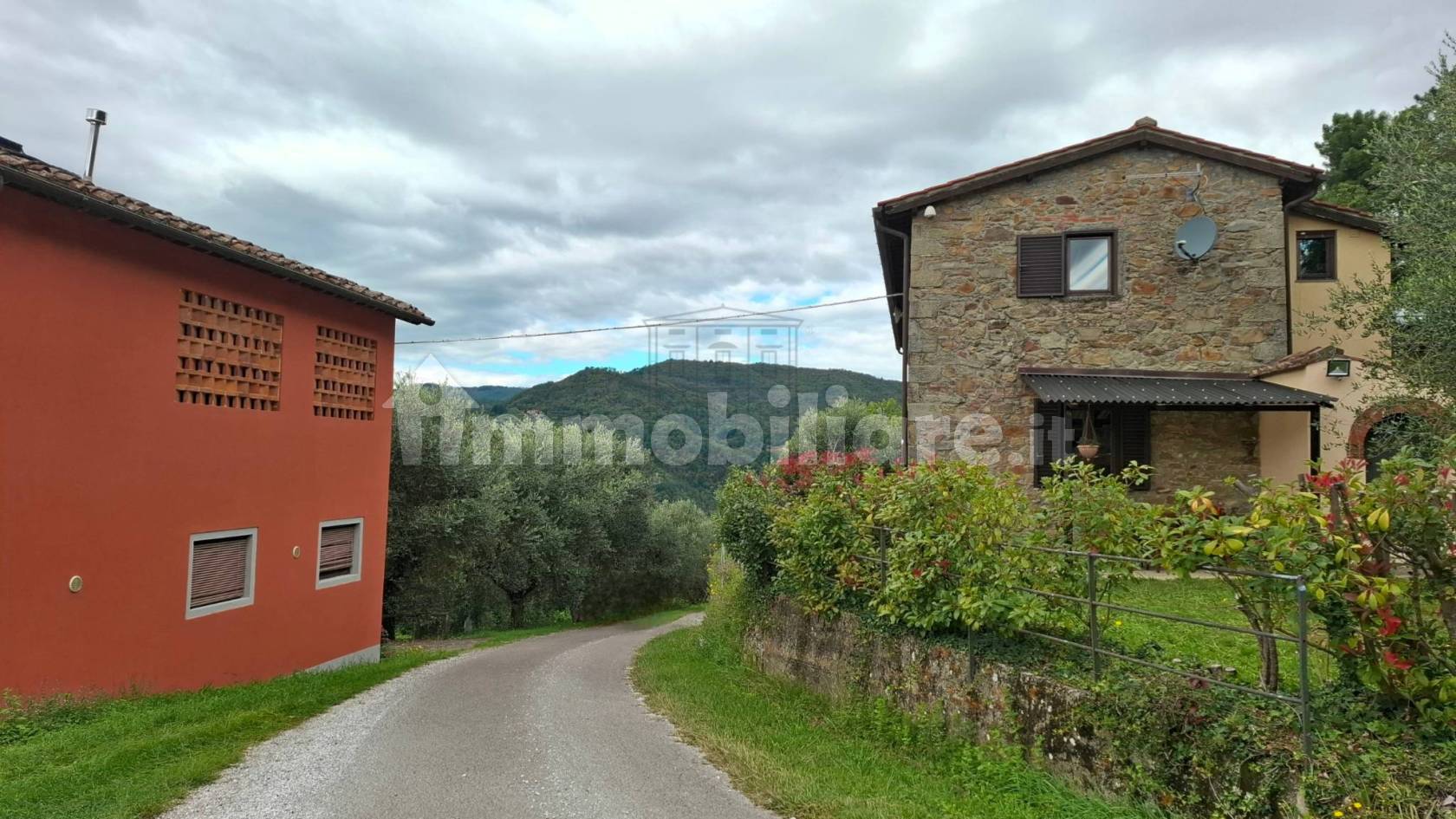 Country Estate with Three Homes and Land on the Pescia Hills - 4
